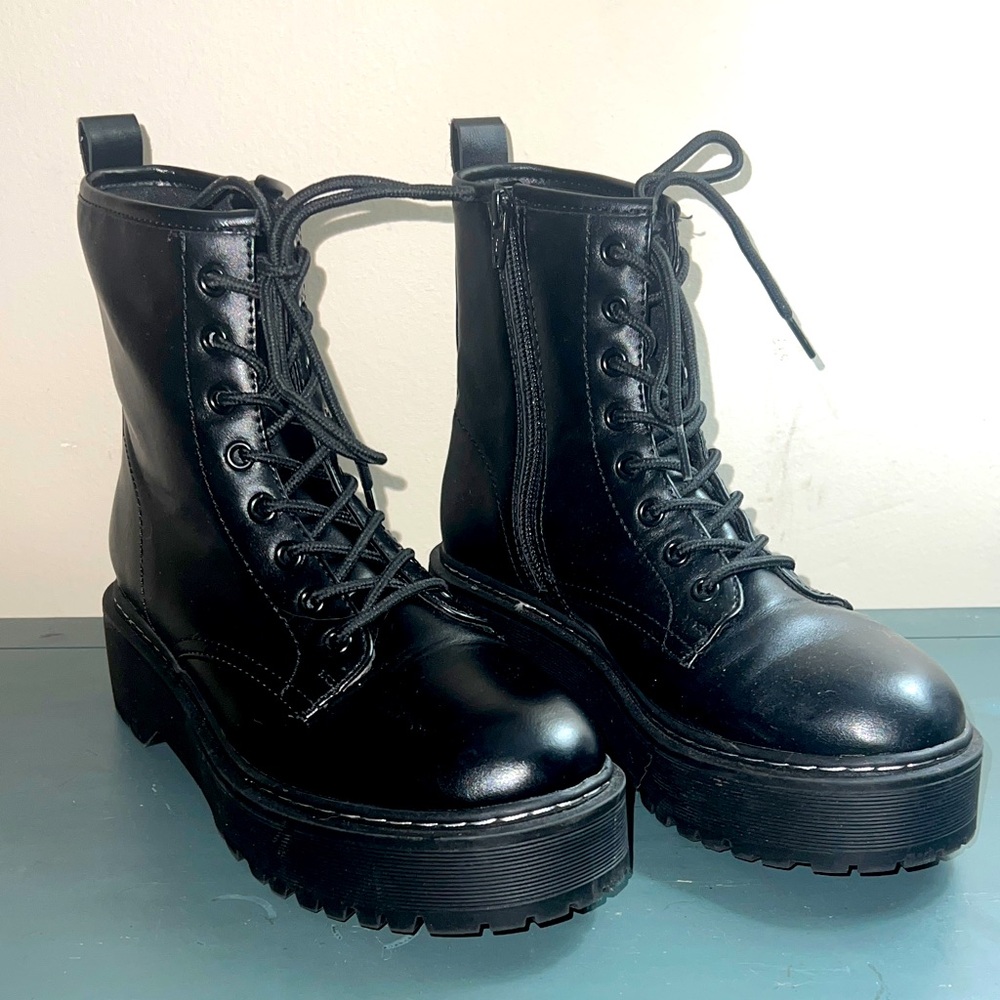 Combat Black Lace-Up Combat Boots size 7